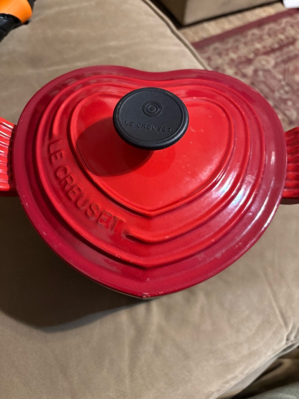 Le Creuset Heart-Shaped Enameled Cast Iron Dutch Oven - Red